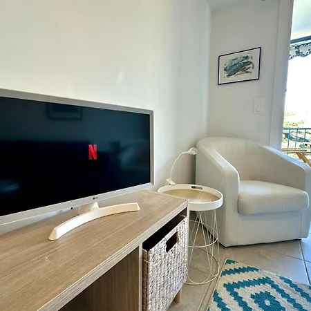 Cozy With Terrace In Appartement