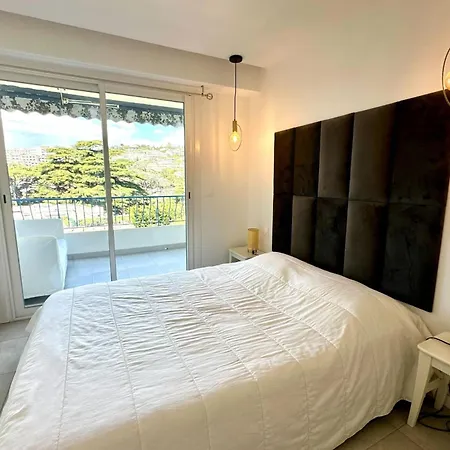 Cozy With Terrace In Апартаменты *